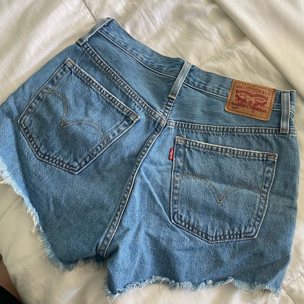 Levi’s high rise denim shorts 501, size 26